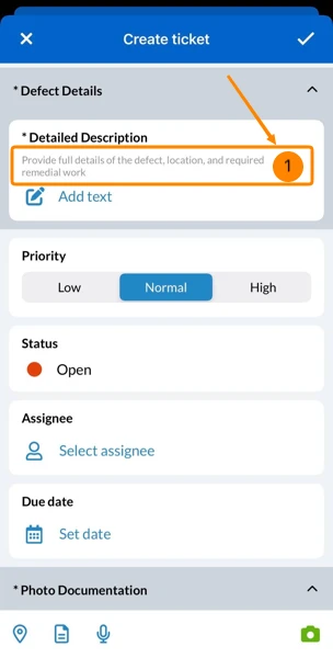 Un campo del ticket nell'app mobile con la descrizione del campo mostrata sotto il nome del campo